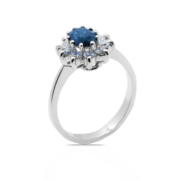 Anillo flor garra diamantes zafiro